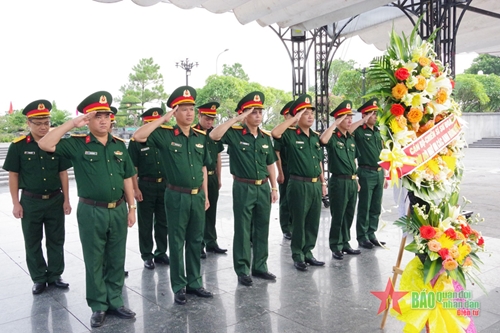Tưởng niệm, tri ân Chủ tịch Hồ Chí Minh và các Anh hùng liệt sĩ

